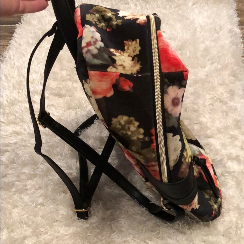 Backpack - Picture 4 of 6